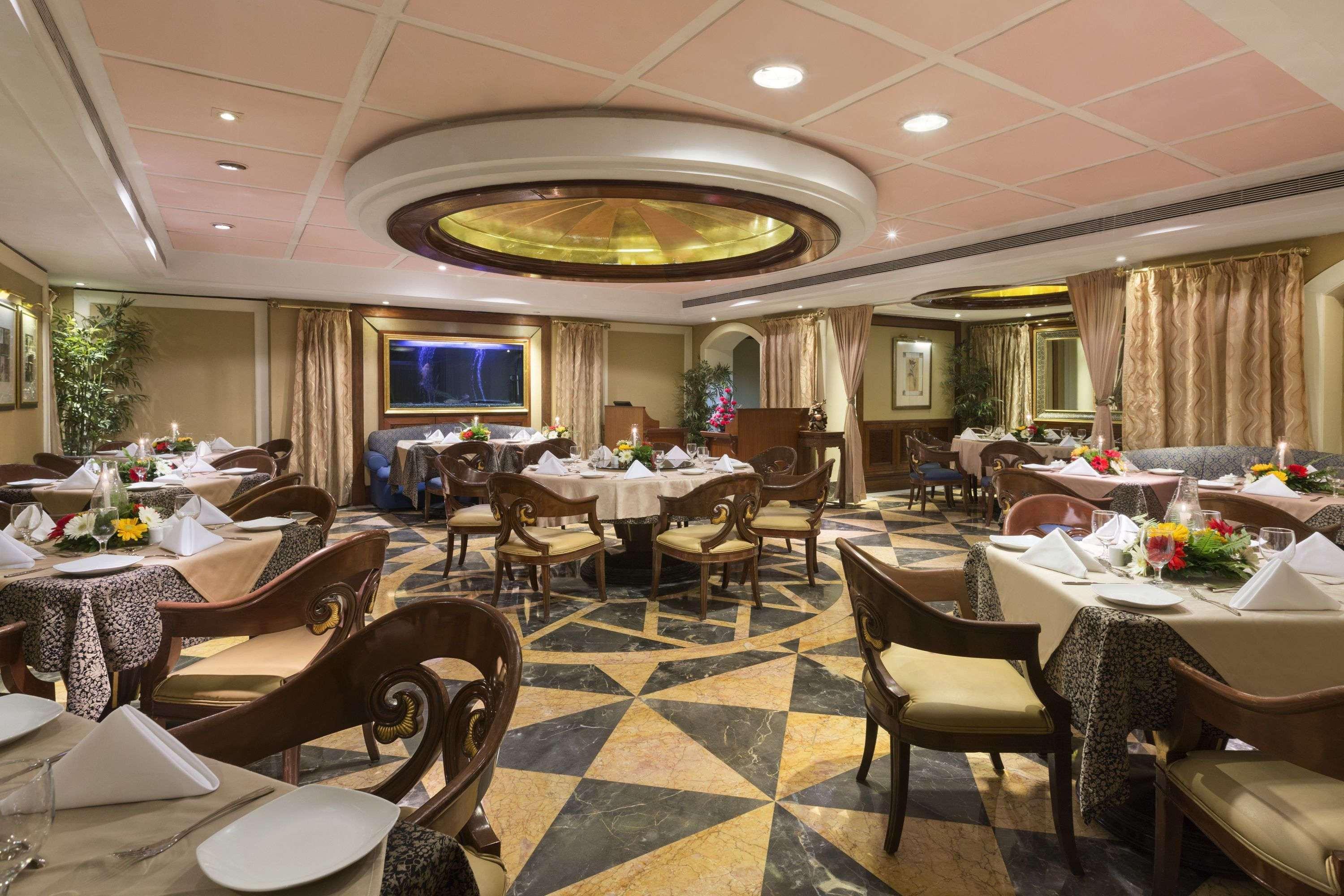 Hotel Ramada Plaza By Wyndham Palm Grove Bombay Esterno foto The restaurant
