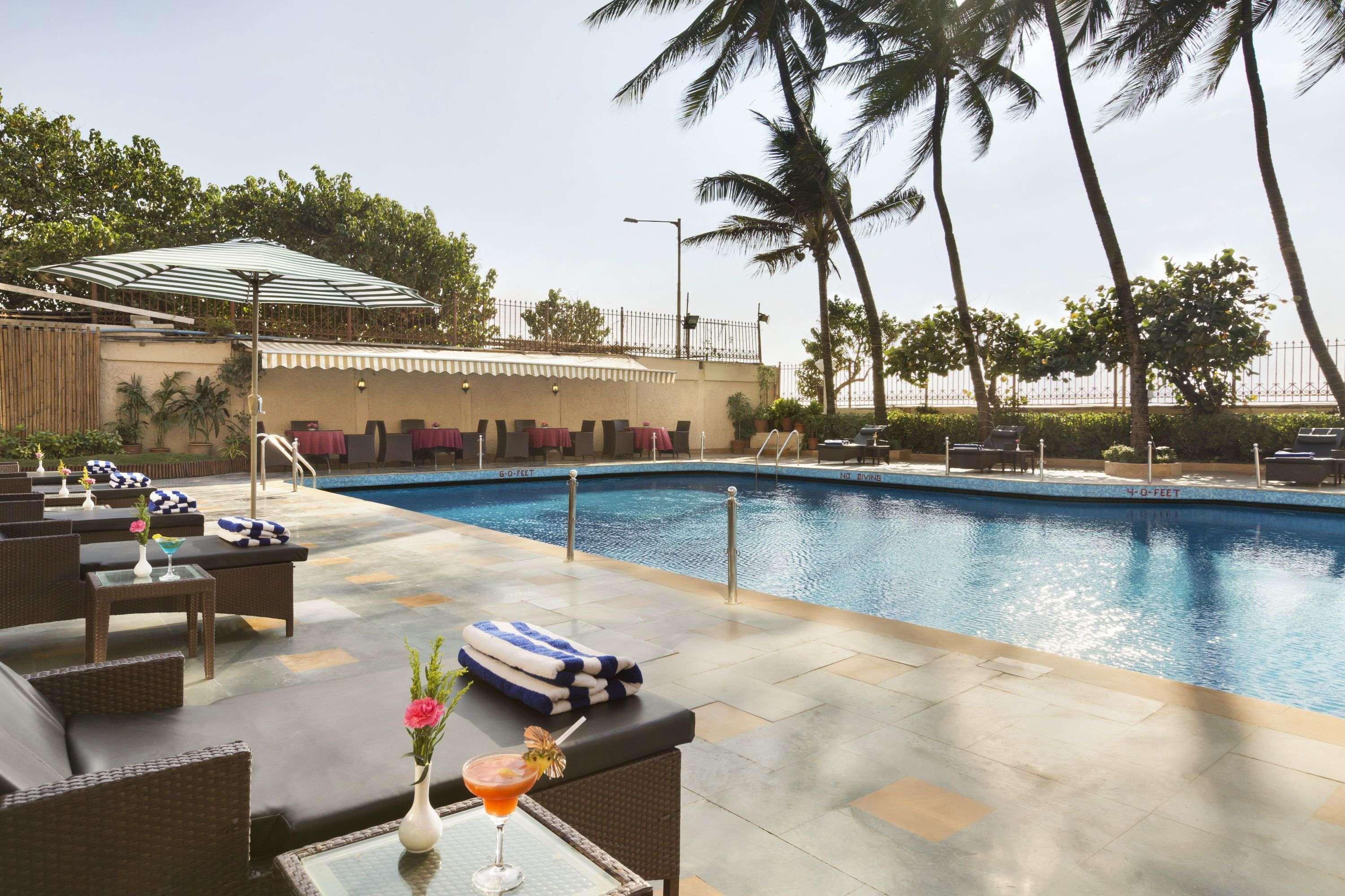 Hotel Ramada Plaza By Wyndham Palm Grove Bombay Esterno foto Pool at the Taj Mahal Palace