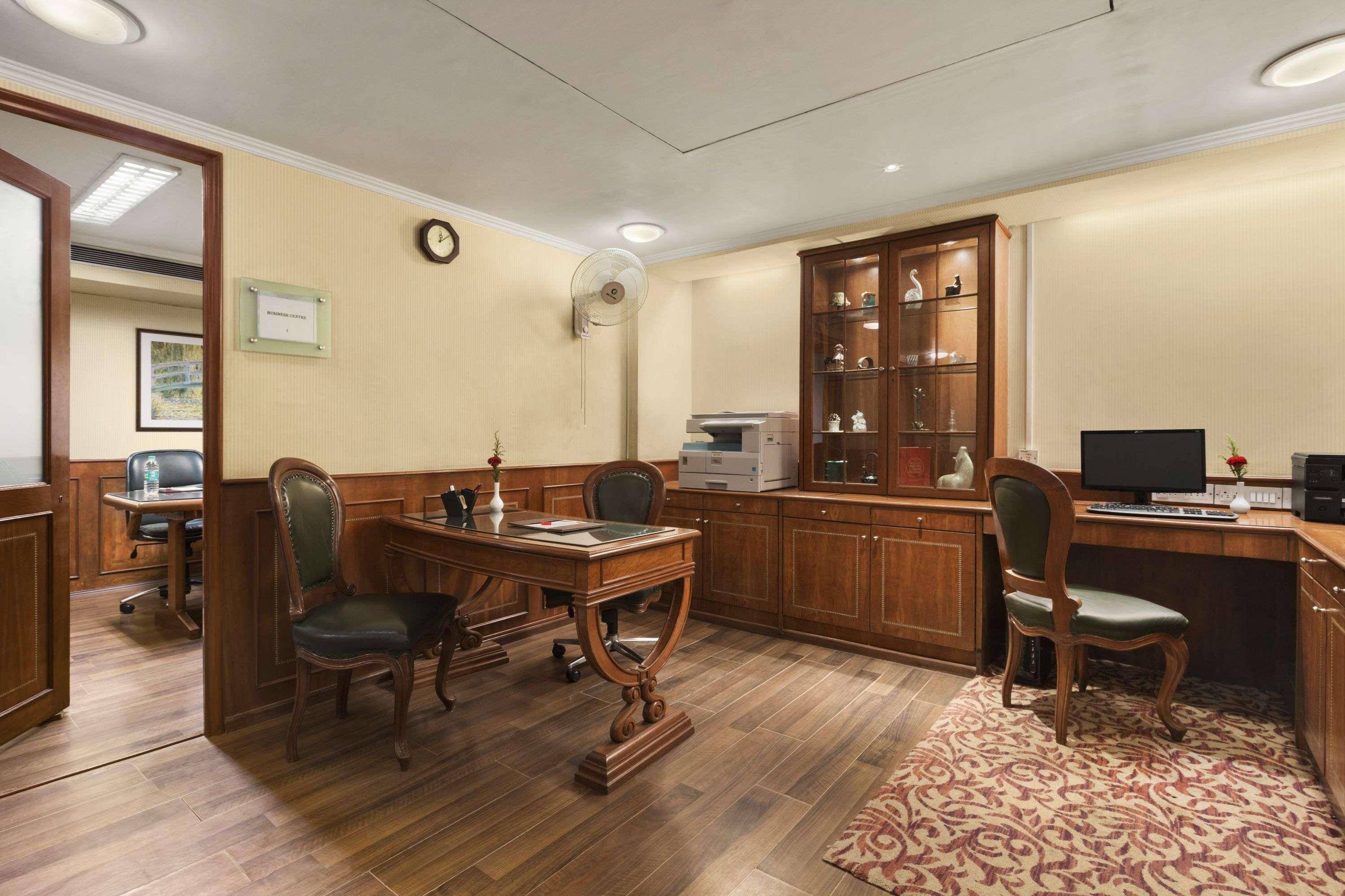 Hotel Ramada Plaza By Wyndham Palm Grove Bombay Esterno foto Business Center