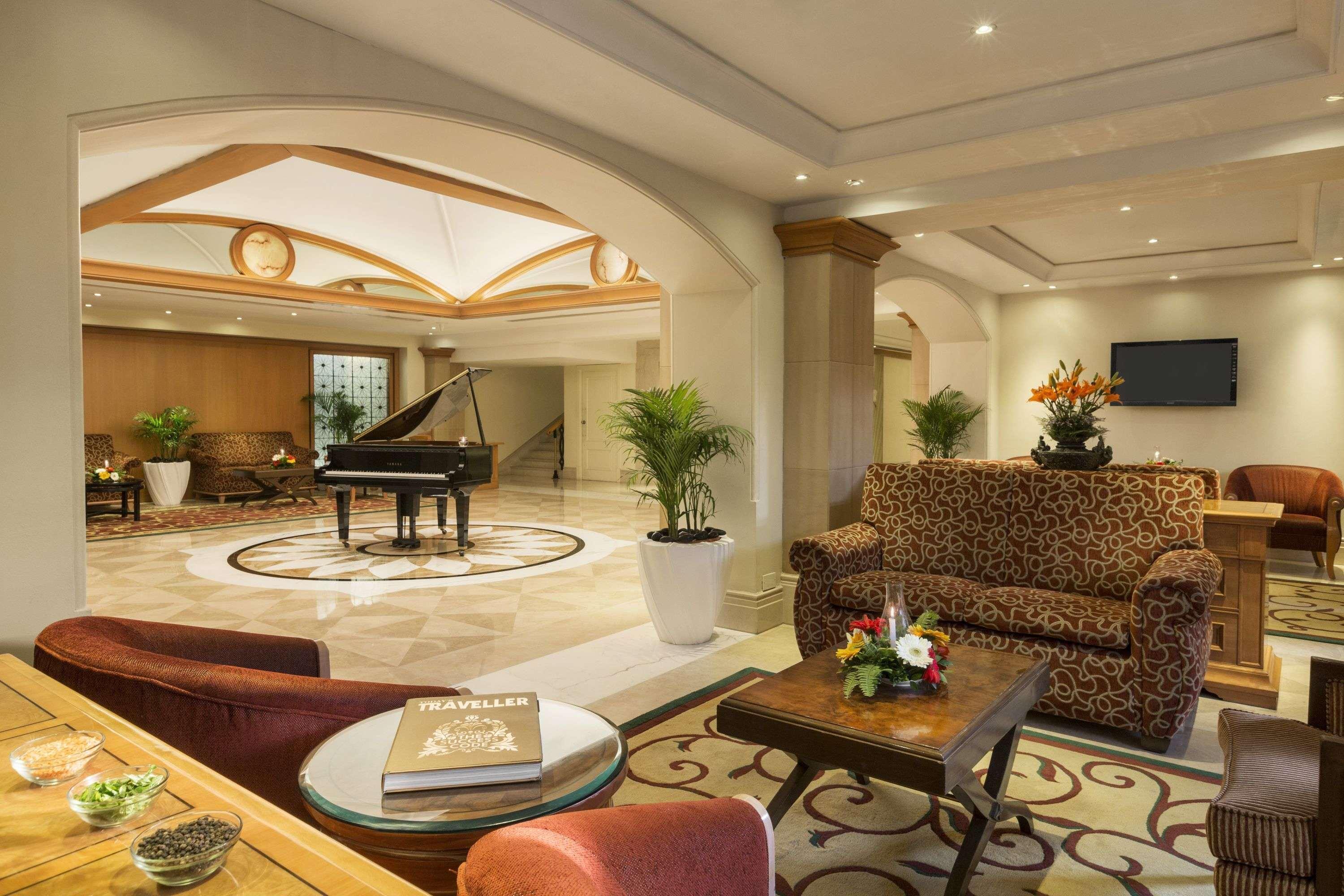 Hotel Ramada Plaza By Wyndham Palm Grove Bombay Esterno foto Lobby