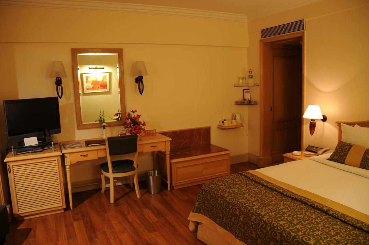 Hotel Ramada Plaza By Wyndham Palm Grove Bombay Esterno foto A room at the Taj Bengal