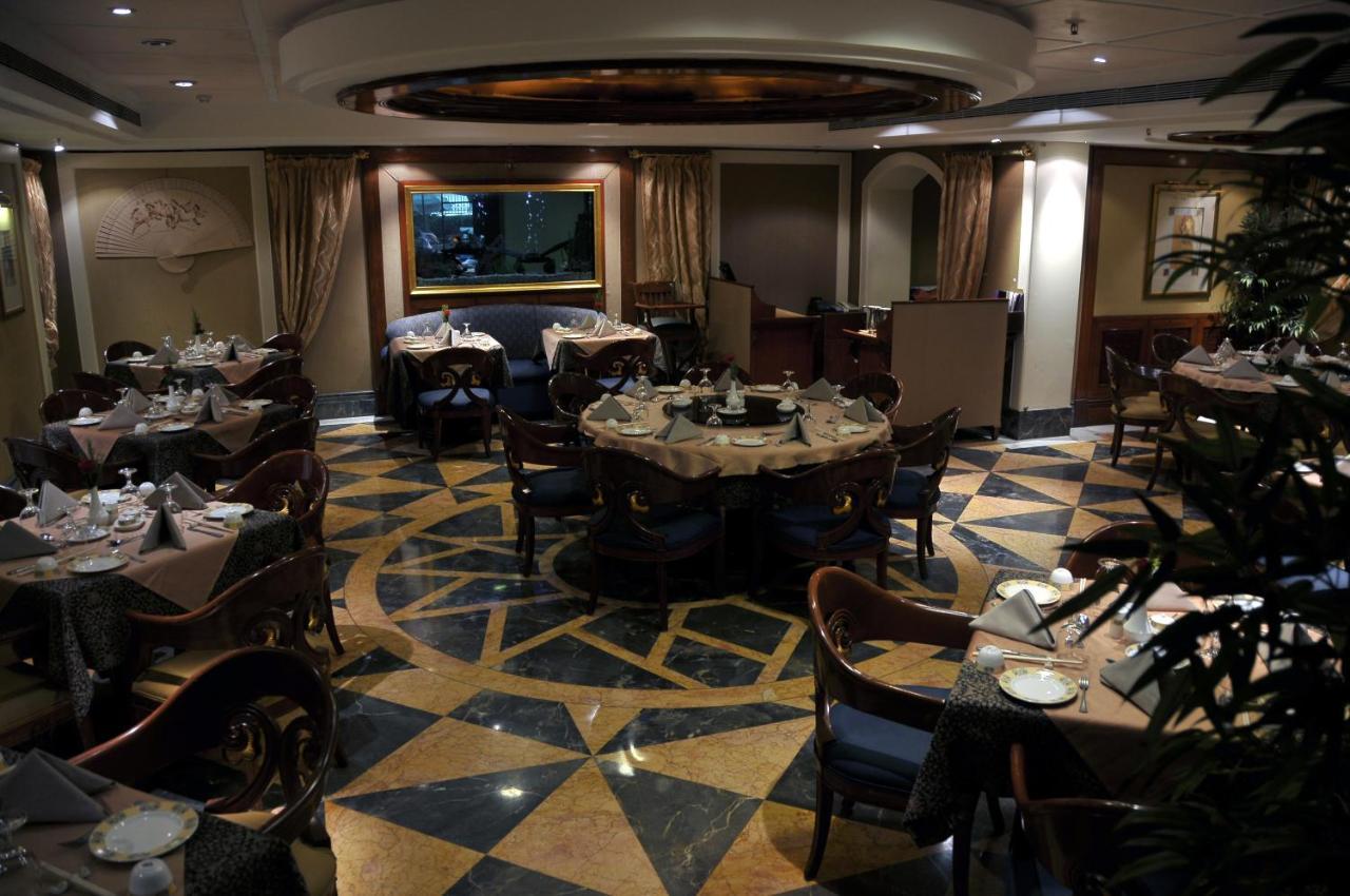 Hotel Ramada Plaza By Wyndham Palm Grove Bombay Esterno foto The restaurant