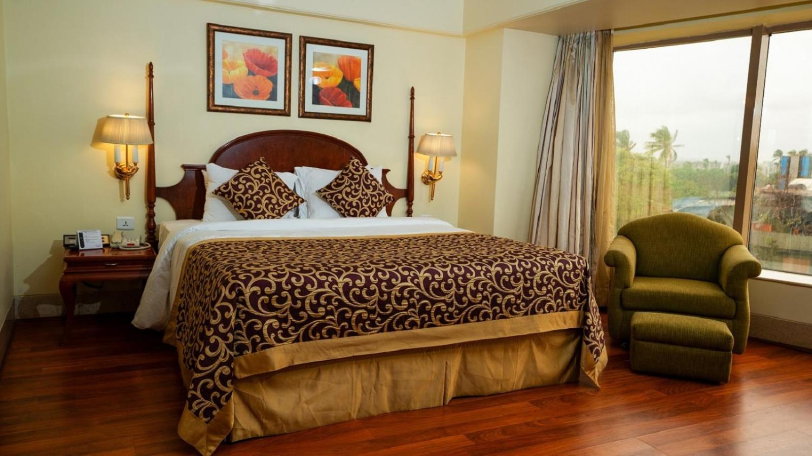 Hotel Ramada Plaza By Wyndham Palm Grove Bombay Esterno foto A bedroom at the hotel