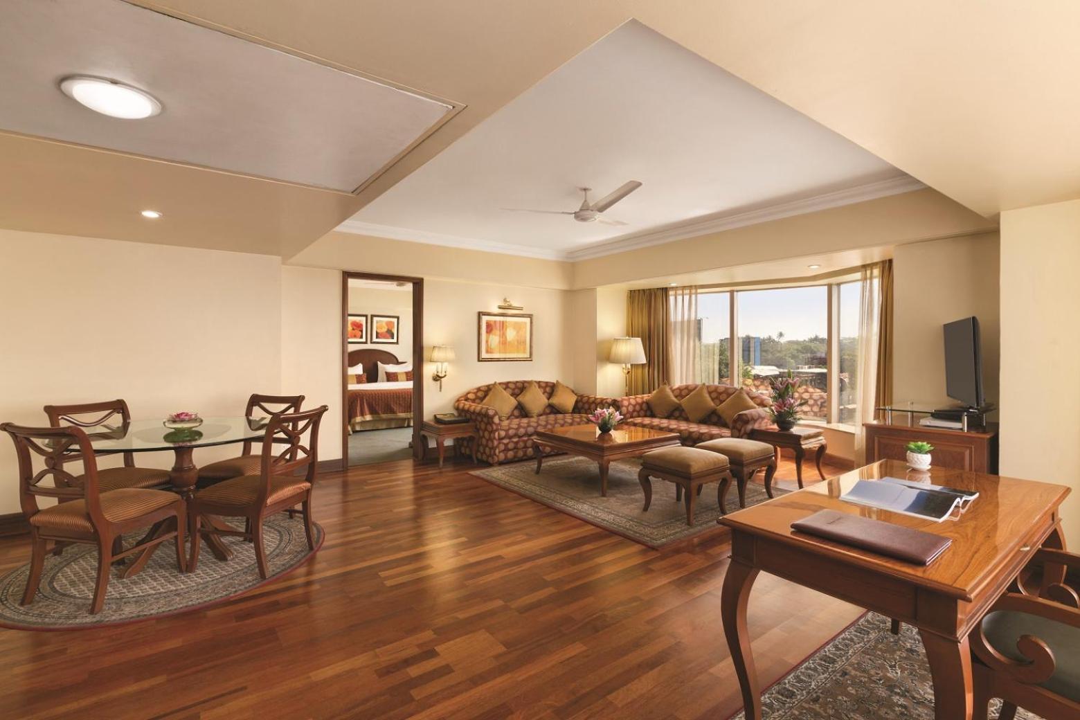 Hotel Ramada Plaza By Wyndham Palm Grove Bombay Esterno foto