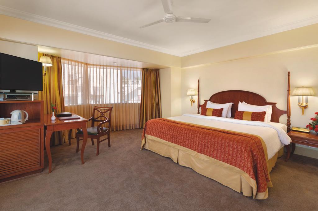 Hotel Ramada Plaza By Wyndham Palm Grove Bombay Esterno foto
