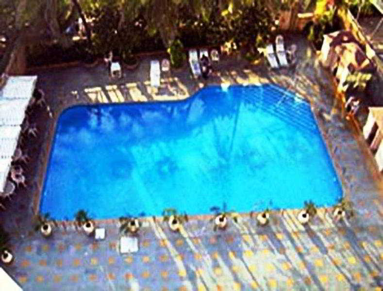 Hotel Ramada Plaza By Wyndham Palm Grove Bombay Servizi foto The pool at the Beverly Hills Hotel